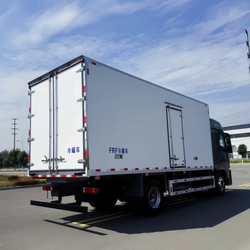 Concealed Vehicle Foton Auman GTL 6.8m Refrigerated Truck for Urban Transportation of Frozen Food, Seafood, Fruits and Vegetables