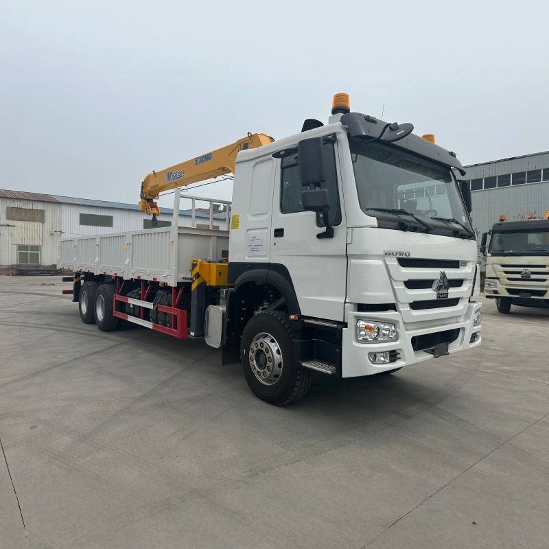 HOWO 8T Stiff Boom Crane Truck