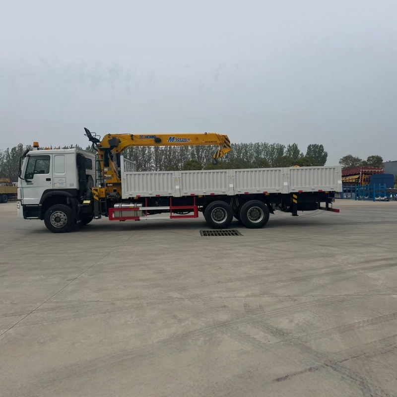HOWO 8T Stiff Boom Crane Truck