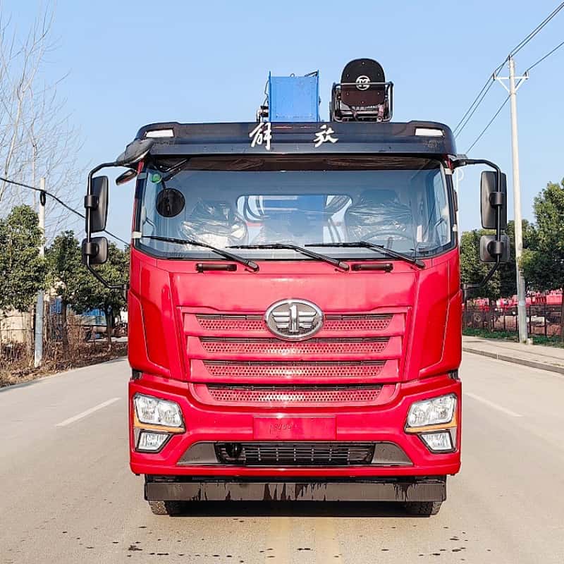 FAW  Heavy Duty Crane Truck with XCMG 14-Ton Stiff Boom Crane