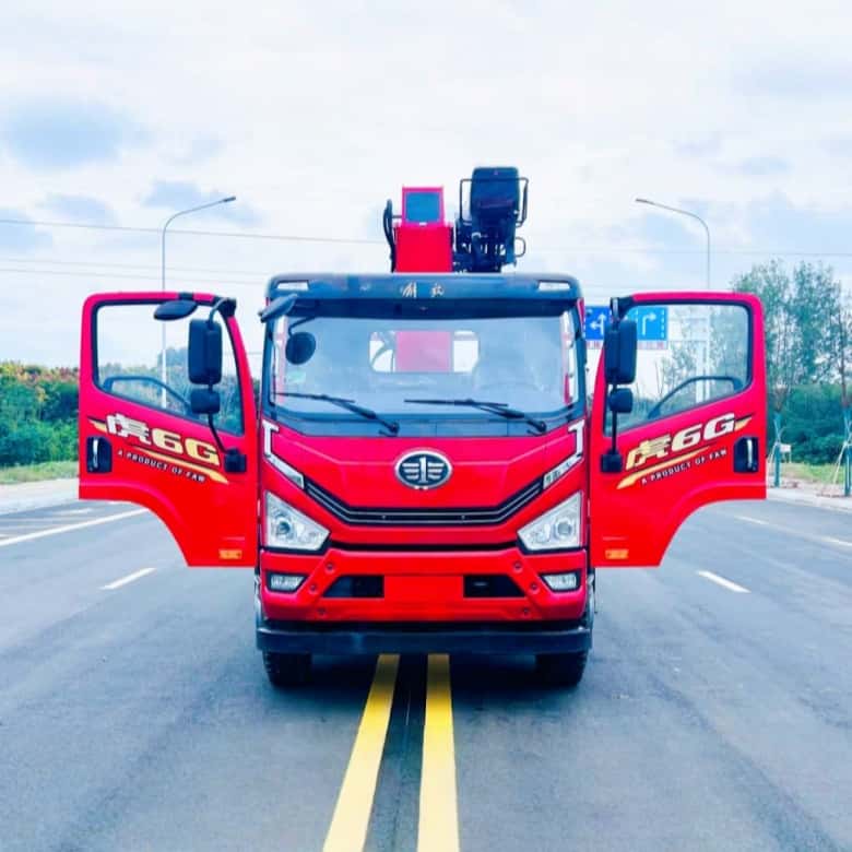 FAW 8-Ton Crane Truck with XCMG Stiff Boom Crane