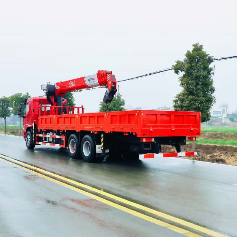 Shacman XCMG 12-ton Multi-functional truck-mounted crane