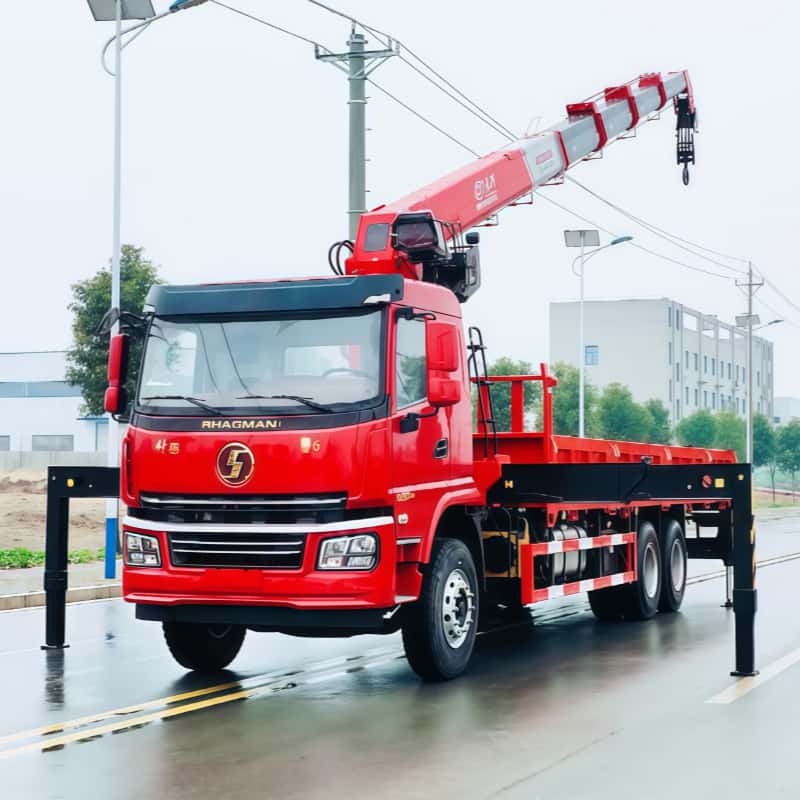 Shacman XCMG 12-ton Multi-functional truck-mounted crane