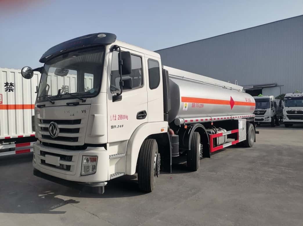 Oil Refueling Cargo Truck Oil Refueling Cargo Truck