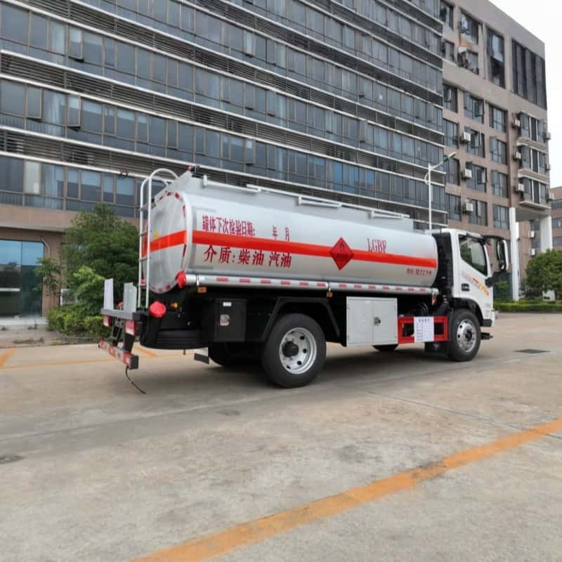 Foton 10000L oil tank truck