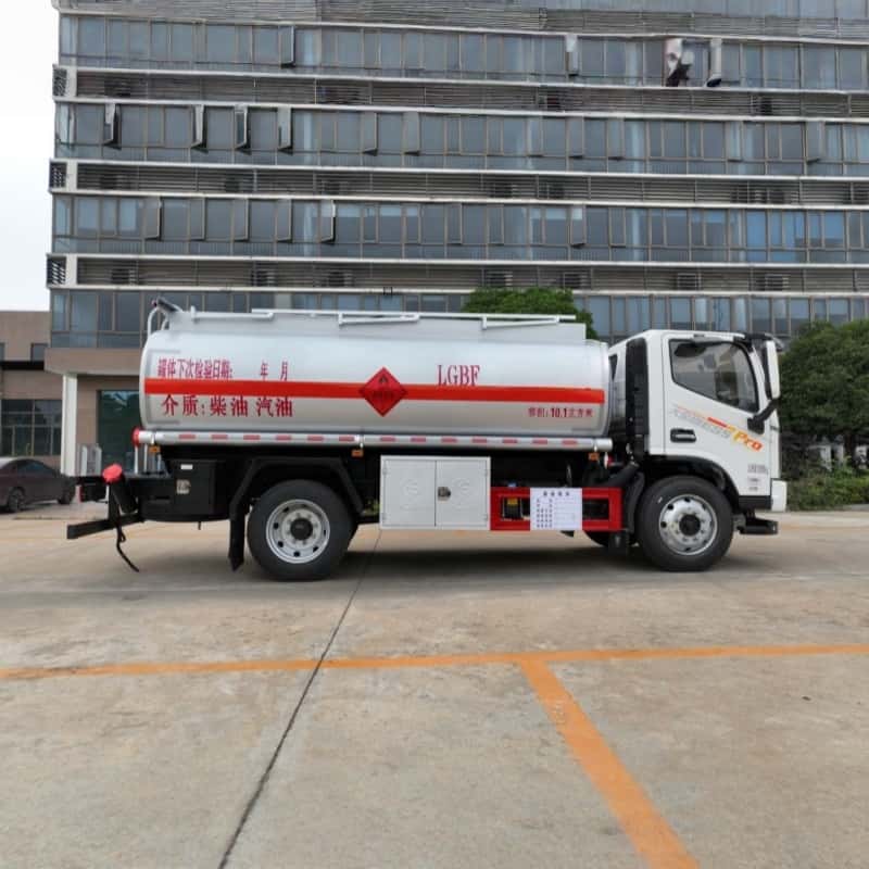Foton 10000L oil tank truck