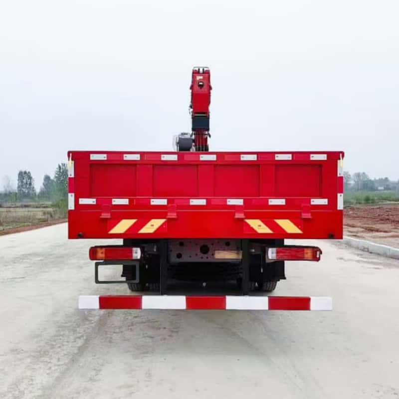 Sinotruk Heavy Duty Crane Truck with XCMG 14-Ton Stiff Boom Crane