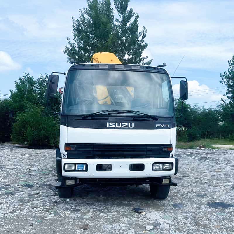 Isuzu Medium Duty Crane Truck with XCMG 8-Ton Stiff Boom Crane