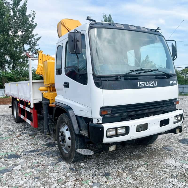 Isuzu Medium Duty Crane Truck with XCMG 8-Ton Stiff Boom Crane