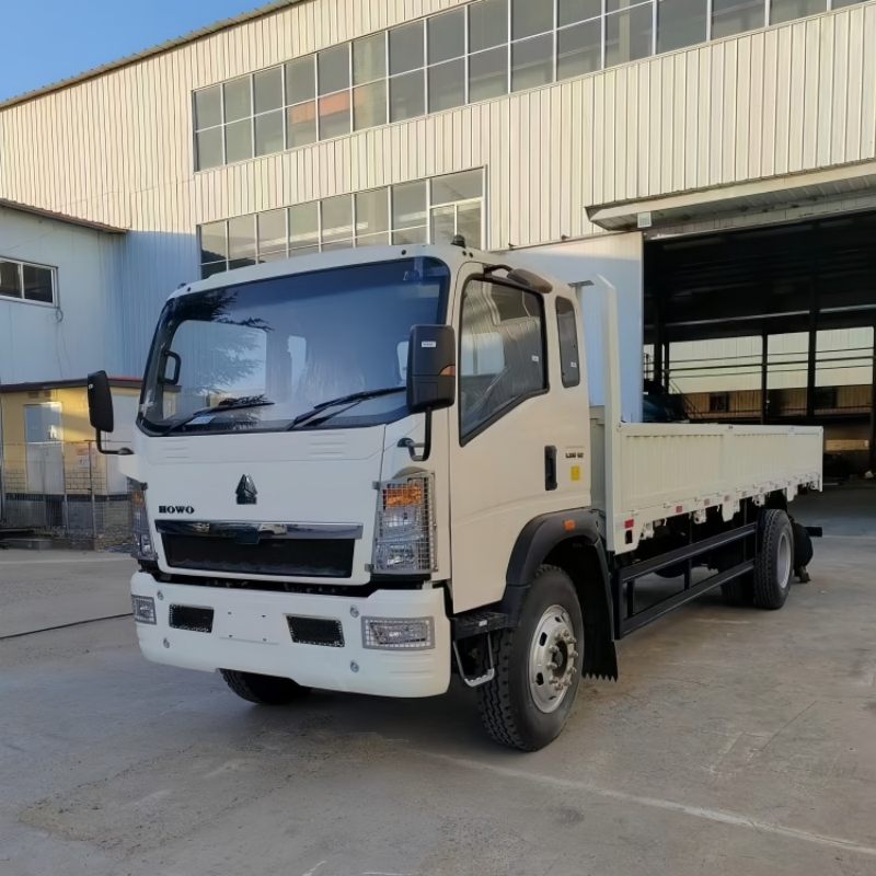 New 4x2 diesel medium-duty freight and express delivery truck from Sinotruk