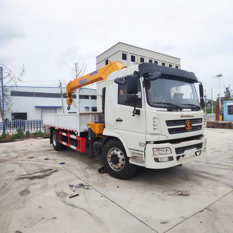 Shacman Single-axle 8-ton Truck-mounted Crane with XCMG Crane