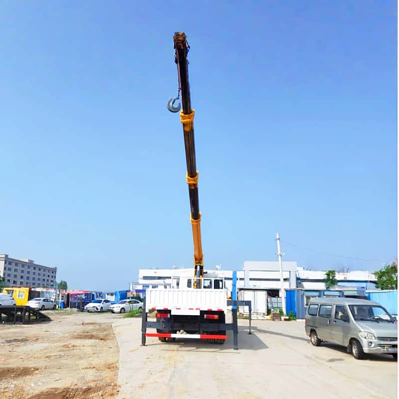 Shacman Single-axle 8-ton Truck-mounted Crane with XCMG Crane