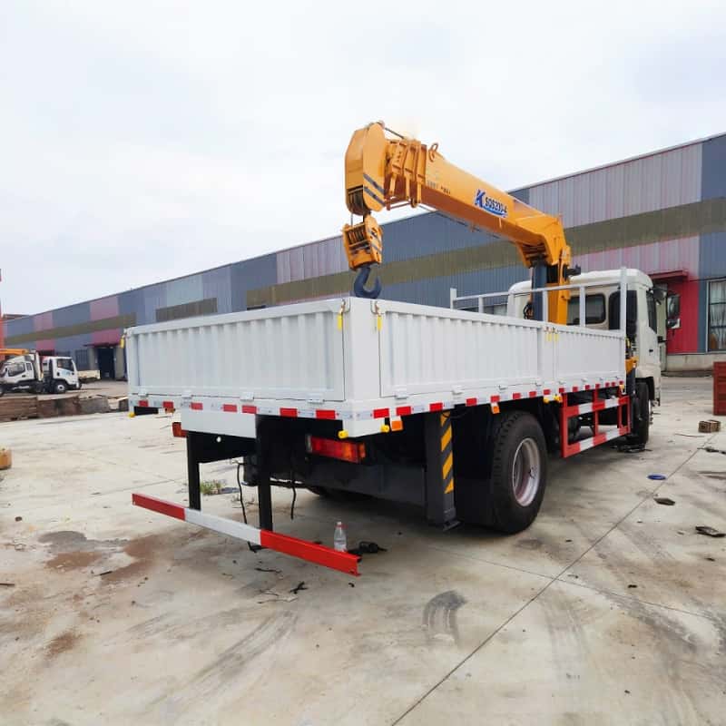 Shacman Single-axle 8-ton Truck-mounted Crane with XCMG Crane