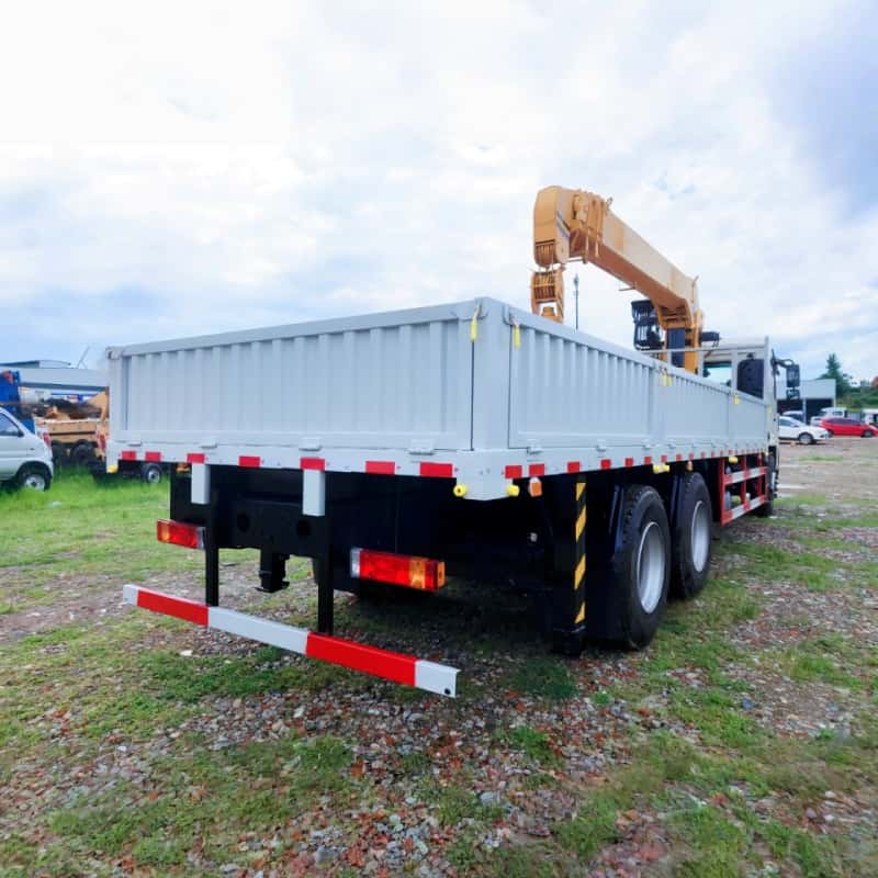 Shacman XCMG Automobile Rear Double Axle 6×4 Truck-Mounted Crane