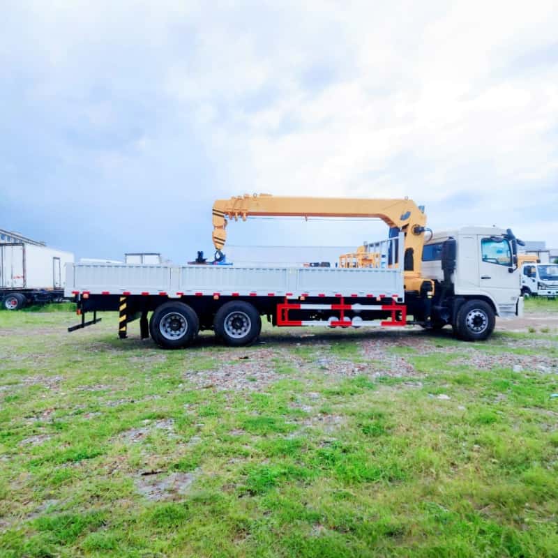 Shacman XCMG Automobile Rear Double Axle 6×4 Truck-Mounted Crane