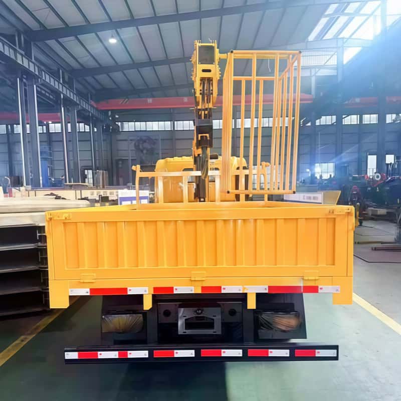 Sinotruk Crane Cargo Truck
