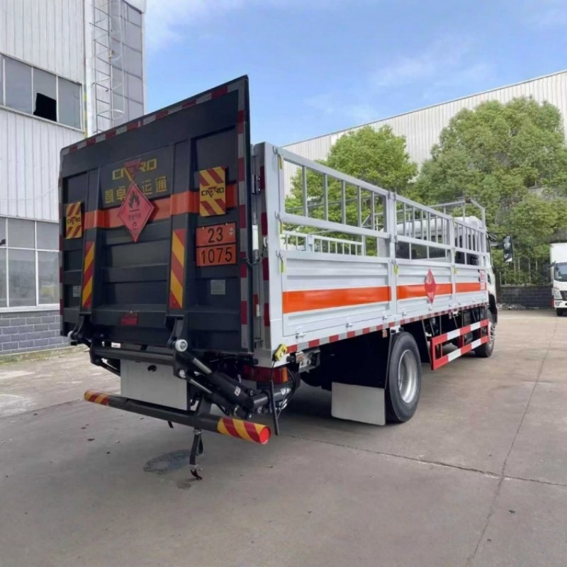 4x2Dongfeng Tianjin KR 6.8-meter stake-type Class II dangerous goods truck