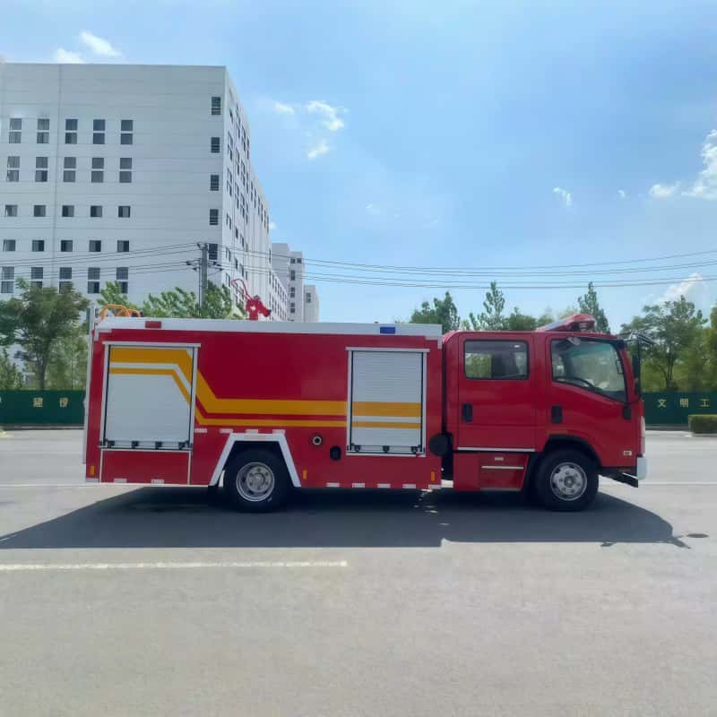 Isuzu 65M water tank fire truck rescue truck