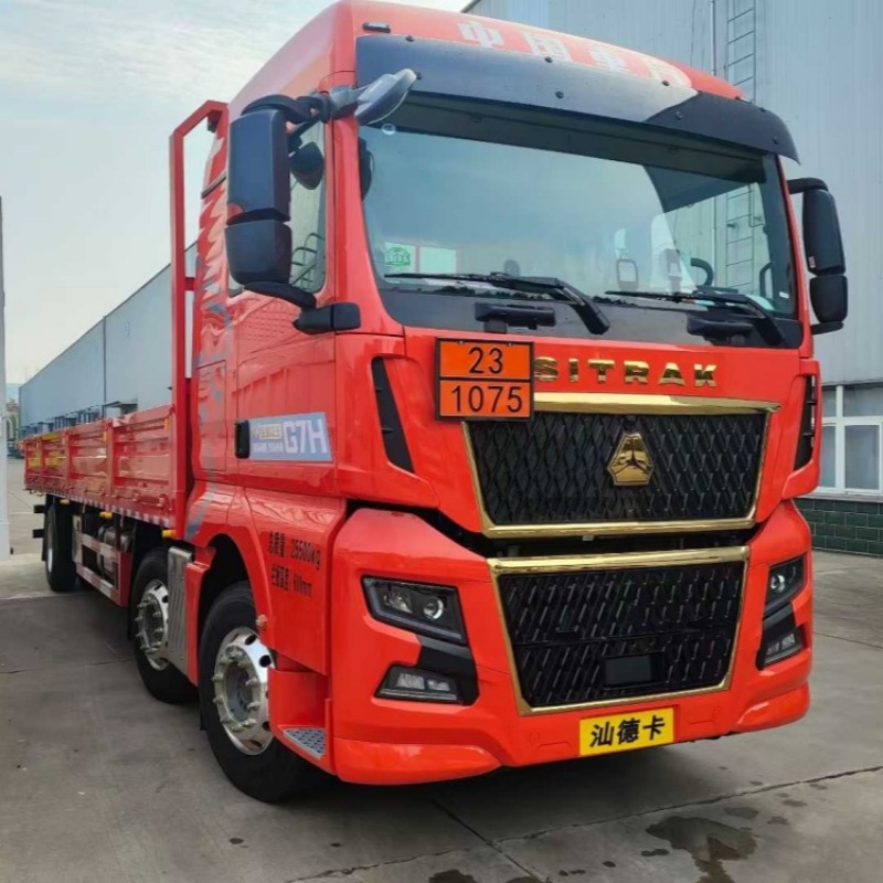 Sitrak 6×2 9.6-meter stake truck