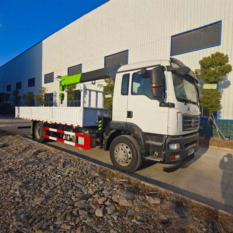 SITRAK 4x2 6Ton Hydraulic Truck Mounted Crane