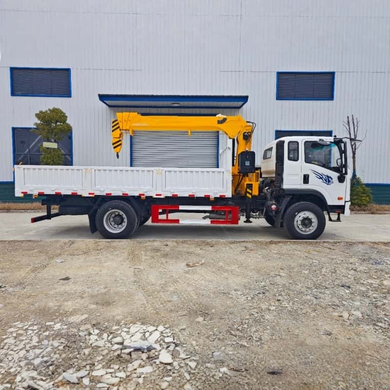 SINOTRUK XCMG 5 Ton Telescopic Truck Mounted Crane
