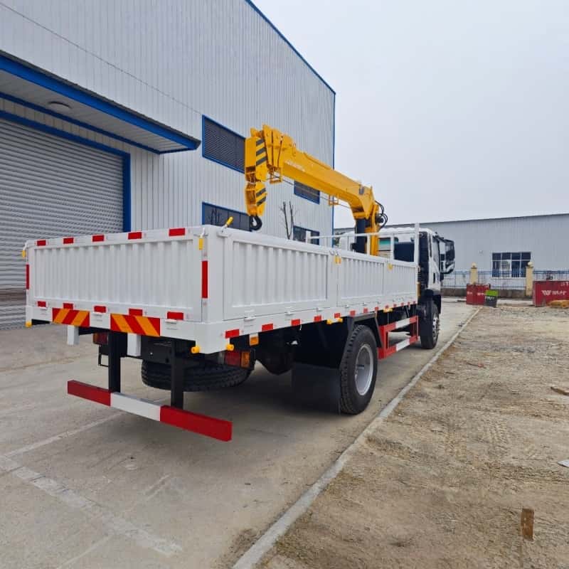 SINOTRUK XCMG 5 Ton Telescopic Truck Mounted Crane