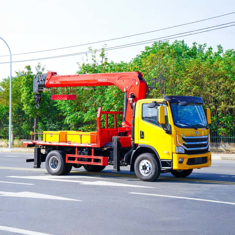 SAIC truck-mounted crane, 7-ton straight boom crane, XCMG 4×2 truck-mounted crane