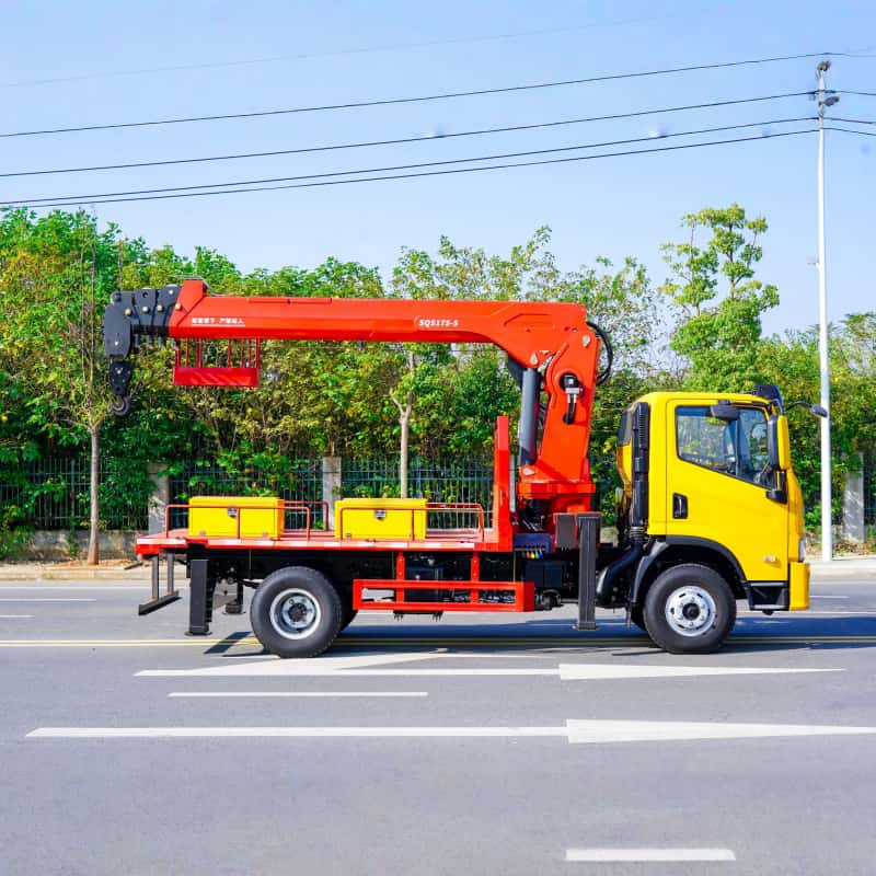 SAIC truck-mounted crane, 7-ton straight boom crane, XCMG 4×2 truck-mounted crane