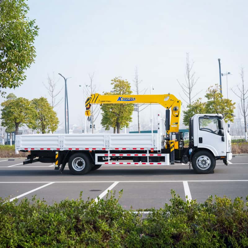 Isuzu truck-mounted crane, 5-ton, 4-section straight boom crane truck-mounted crane