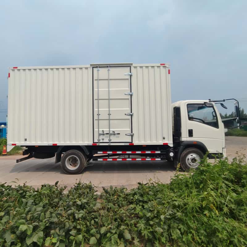 HOWO 4.2m Right-Opening Box Truck