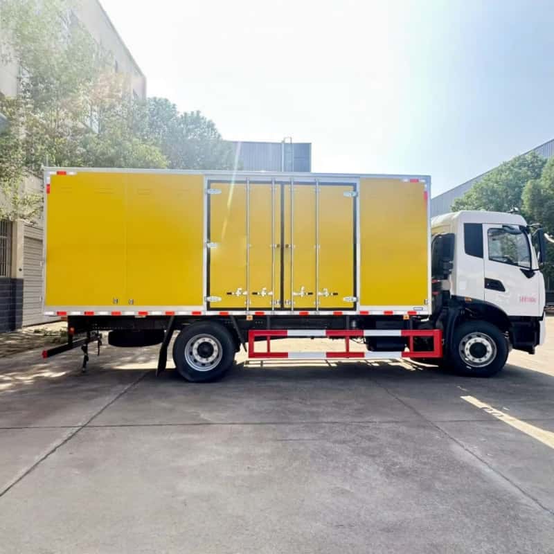 Dongfeng Blasting Equipment Transport Truck Dangerous Goods Van