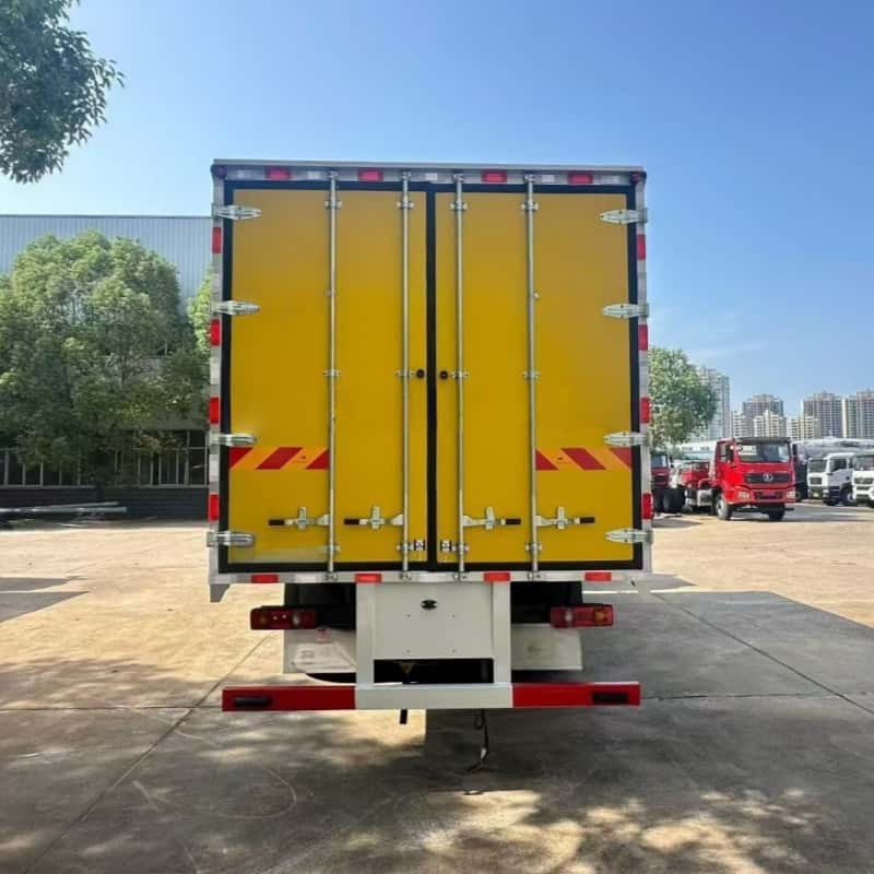 Dongfeng Blasting Equipment Transport Truck Dangerous Goods Van