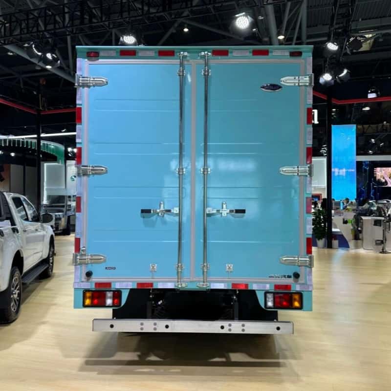 Isuzu pure electric light truck with a large 18.3 cubic meter cargo box