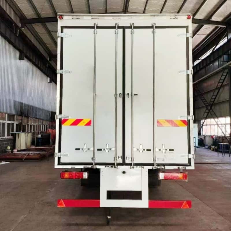 HOWO Single-Axle 9.5m Multi-Category Dangerous Goods Transport Vehicle