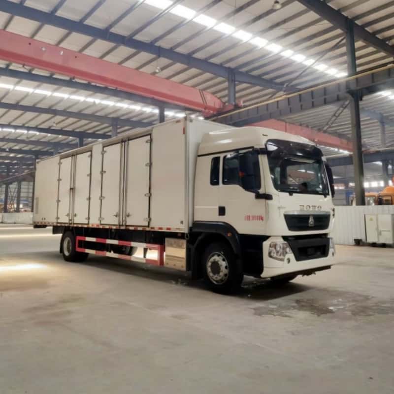 HOWO Single-Axle 9.5m Multi-Category Dangerous Goods Transport Vehicle