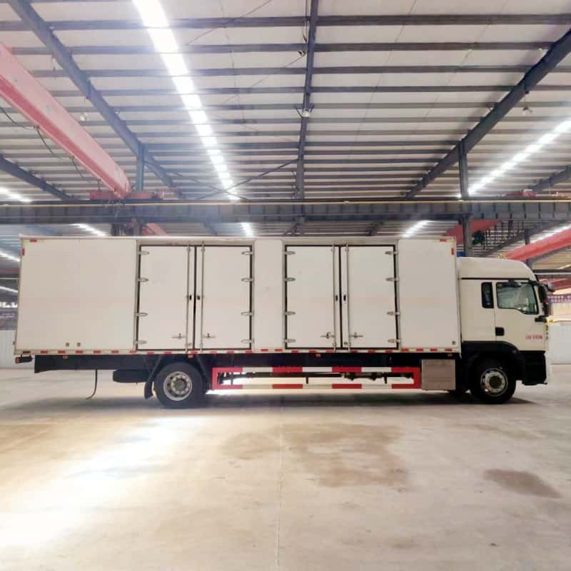 HOWO Single-Axle 9.5m Multi-Category Dangerous Goods Transport Vehicle