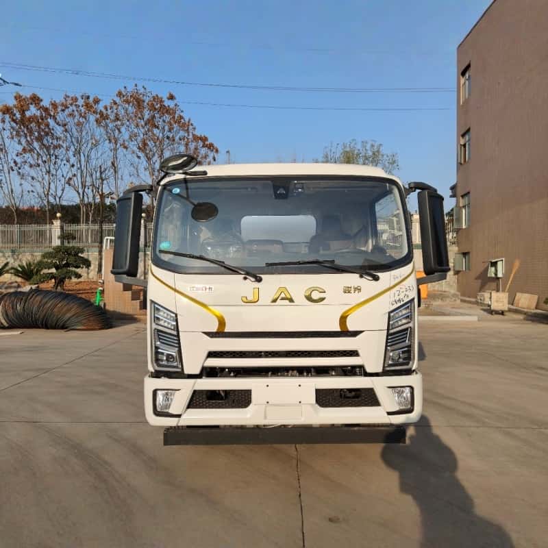 JAC Junling S9 Yuchai 170-horsepower engine 9800L oil tank truck