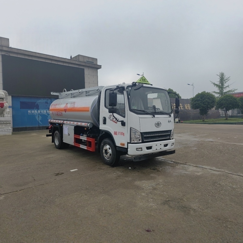 FAW 8000L oil tank truck