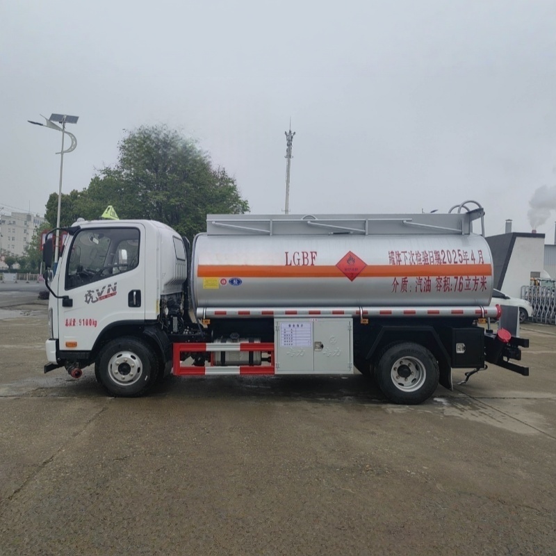 FAW 8000L oil tank truck