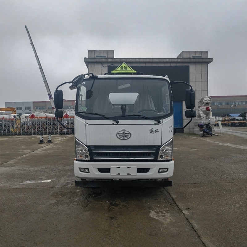 FAW 8000L oil tank truck