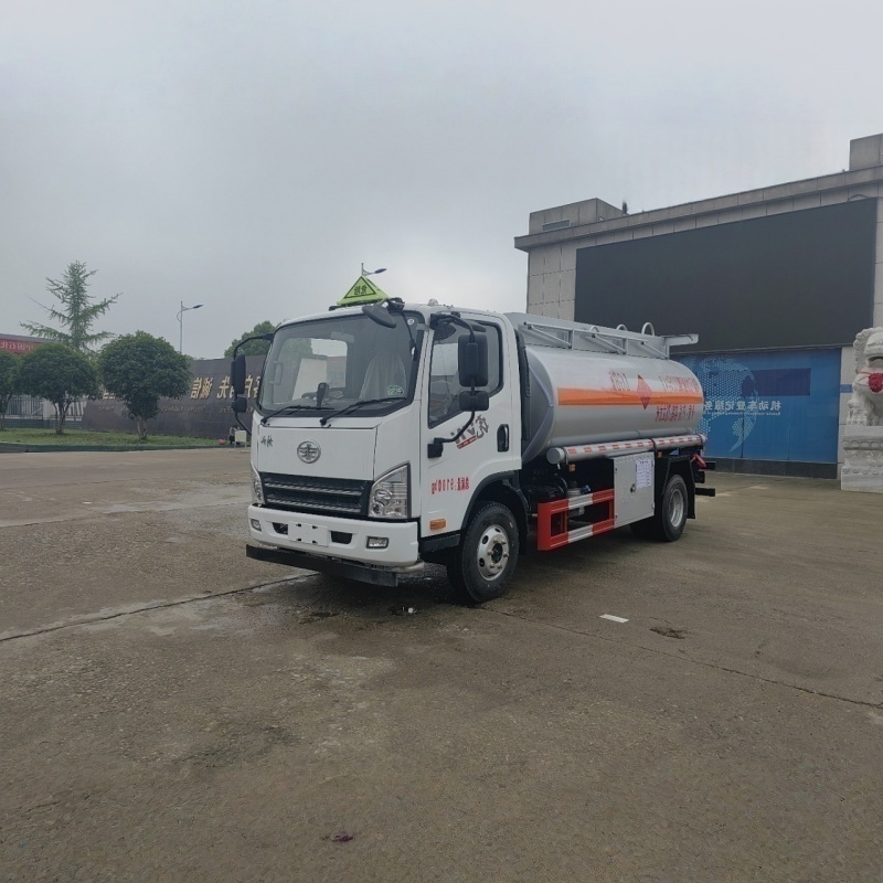 FAW 8000L oil tank truck