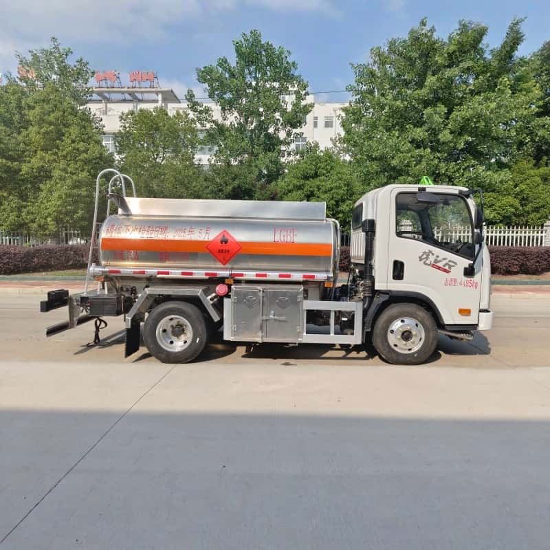 FAW  Tiger V (Xichai 140 HP) Blue-Plate Aluminum Alloy Fuel Tank Truck