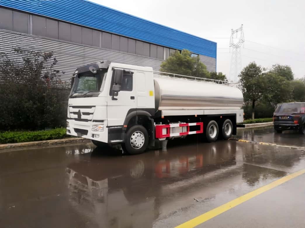 HOWO Insulated Milk Tank Truck HOWO Insulated Milk Tank Truck