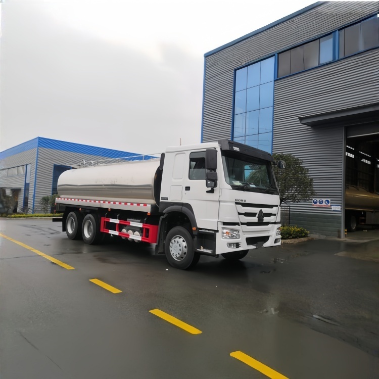 HOWO 4000L Insulated Milk Tanker Truck