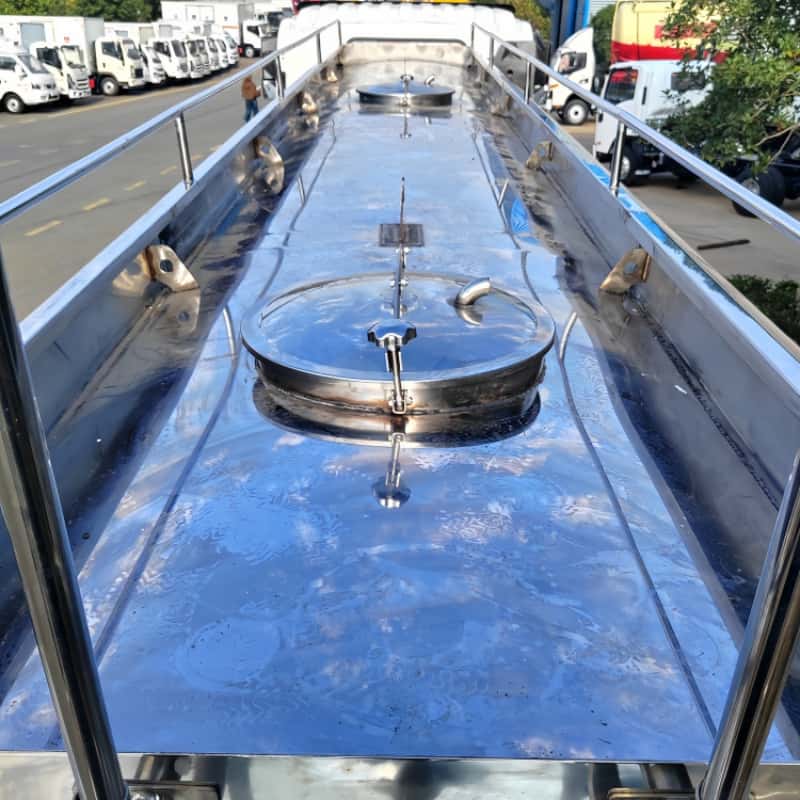 ISUZU GIGA 6x4 20000L  Food-Grade Stainless Steel Water Supply Truck