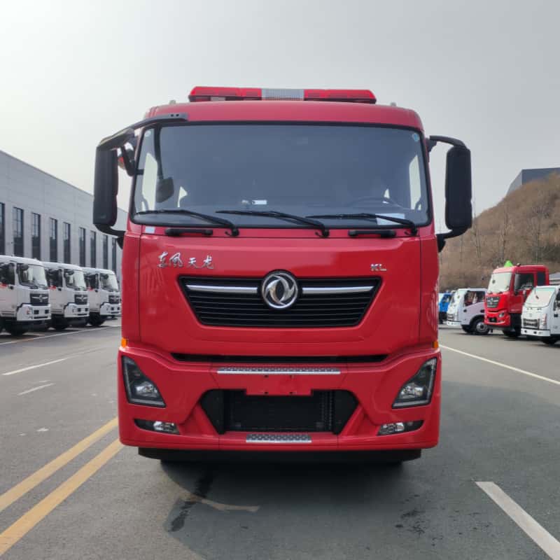 Dongfeng Double Cab Foam Fire Engine 8m³ Tank