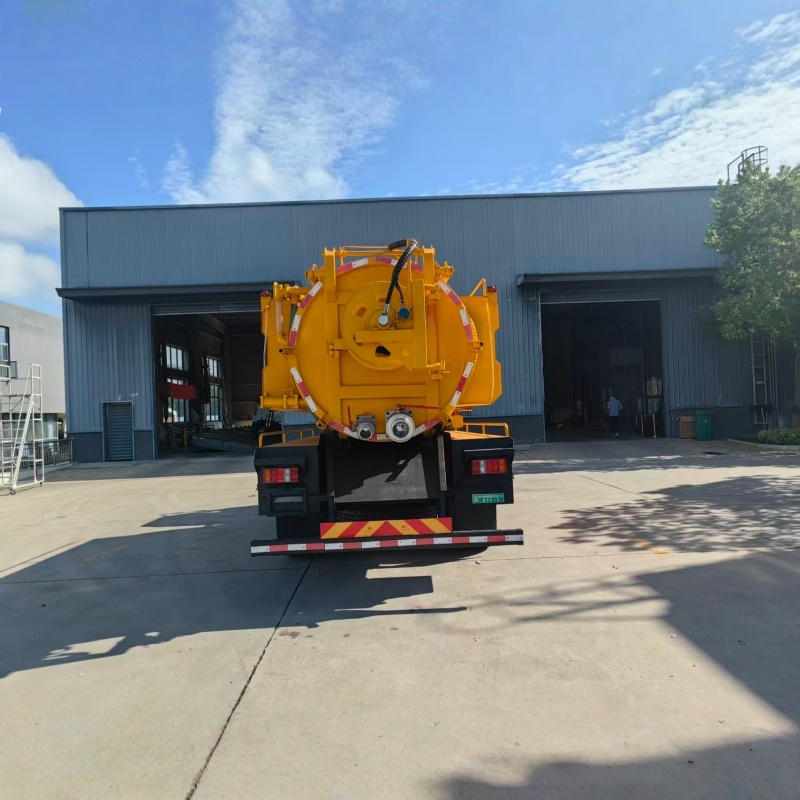 SINOTRUK HOWO 10000L Sewage suction truck cleaning