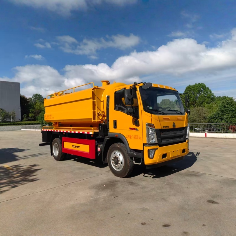 SINOTRUK HOWO 10000L Sewage suction truck cleaning