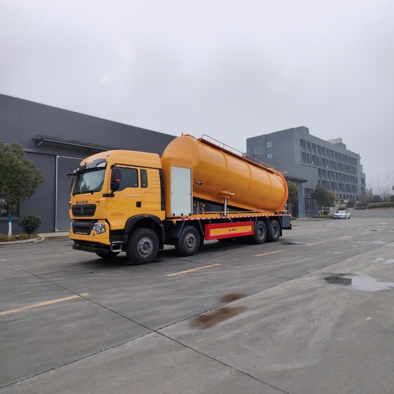 Sinotruk  Howo 8×4  33000L Sewer Jetting & Vacuum Truck