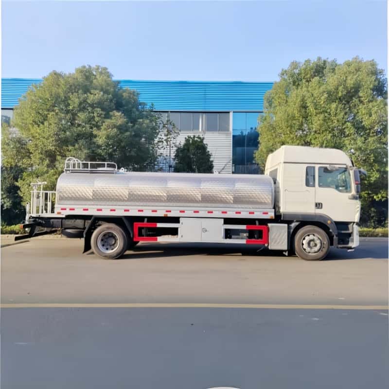 Sinotruk 12000L sprinkler